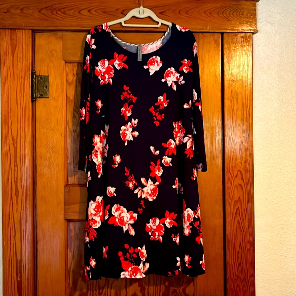 Cute 3/4 length sleeve dress. Navy Floral